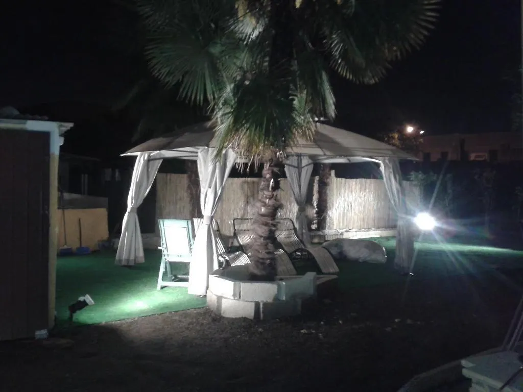 بيت ضيافة B & B Oasis Passion Fiera - Triple Room رو